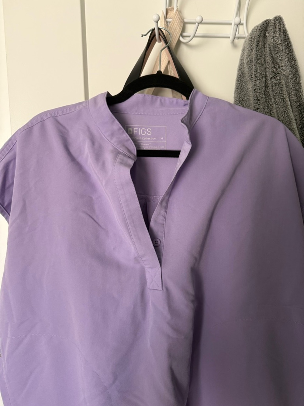 FIGS Rafaela Scrub Top - Picture 2 of 2